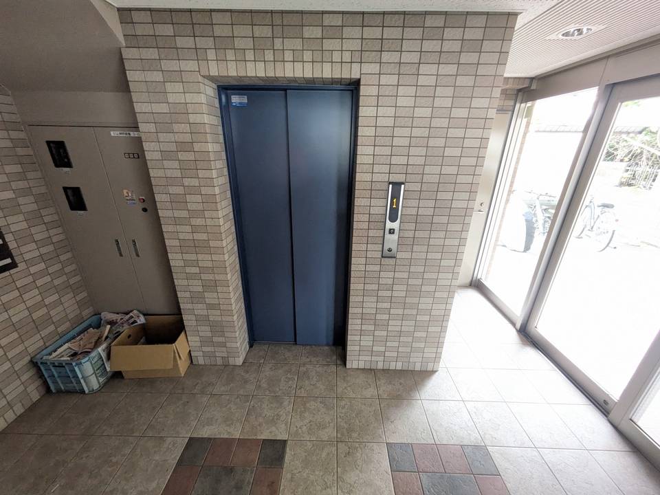 エントランス　エレベーター