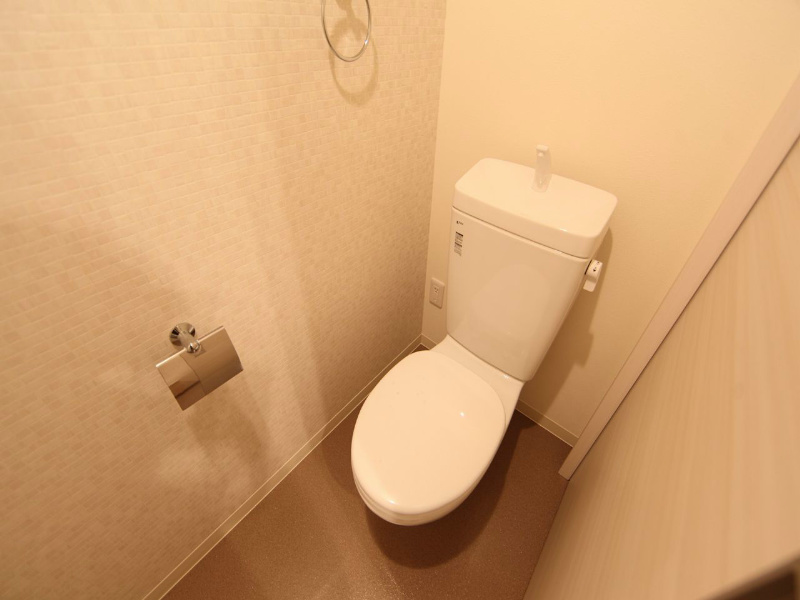 トイレ　バストイレ別　温水洗浄便座取付可