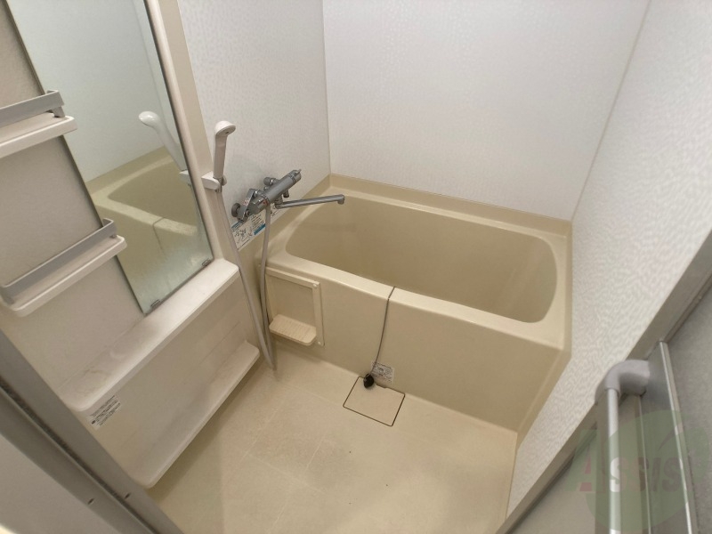 バス・シャワールーム　バスルームはこちらです。広々としてゆったり休めます。