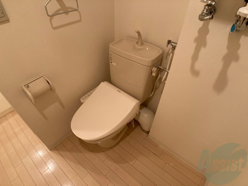 トイレ　ウォシュレット付きのトイレです。シャワートイレは日本の宝。