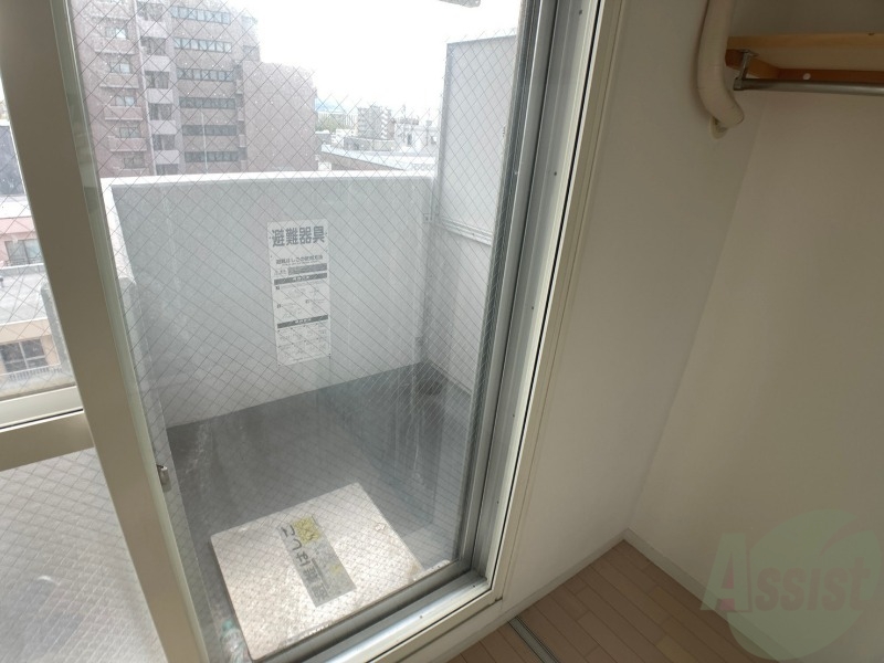 バルコニー　こちらはバルコニー。洗濯物が干せるようになっています。