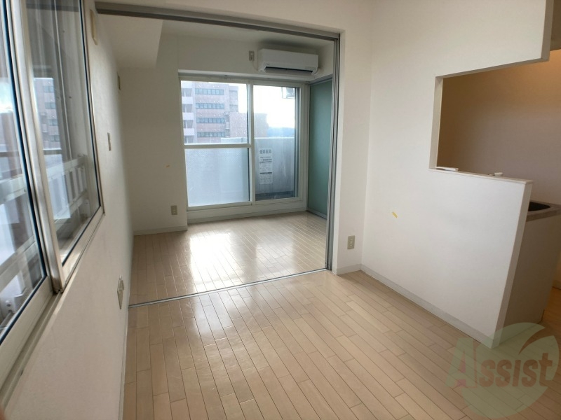 居室・リビング　５．５帖のＤＫです。広々として、きれいですね。