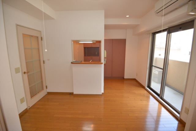 居室・リビング　同マンション別部屋の写真です