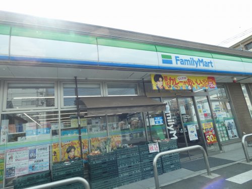 コンビニ　ファミリーマート 大和草柳三丁目店（コンビニ）まで516m