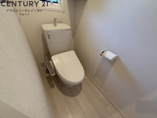 トイレ　温水洗浄暖房便座付きのトイレです♪