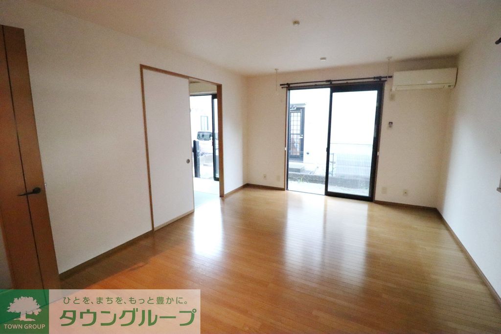 蓮見貸家 12号棟の居間写真
