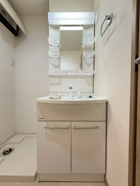 洗面設備　別部屋参考写真です