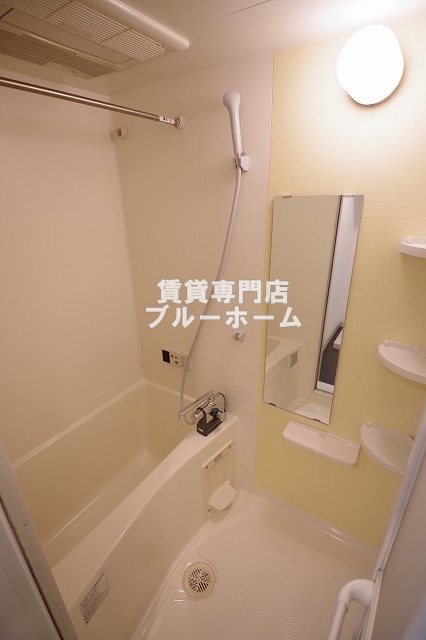 バス・シャワールーム　浴室乾燥付きバス！