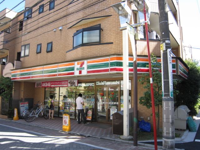 コンビニ　セブンイレブン（コンビニ）まで320m