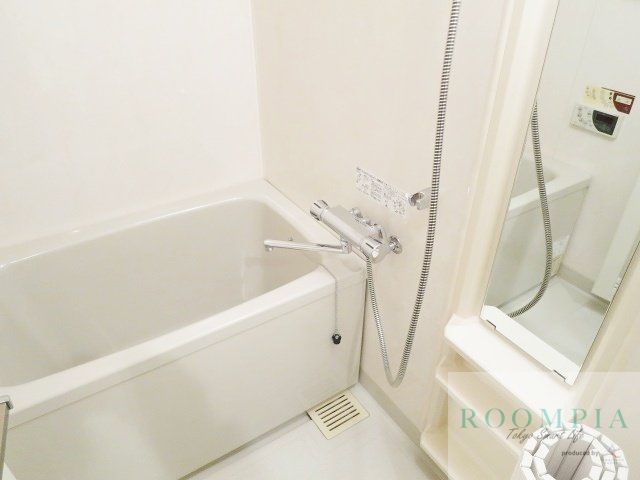 バス・シャワールーム　※同タイプの別のお部屋です。