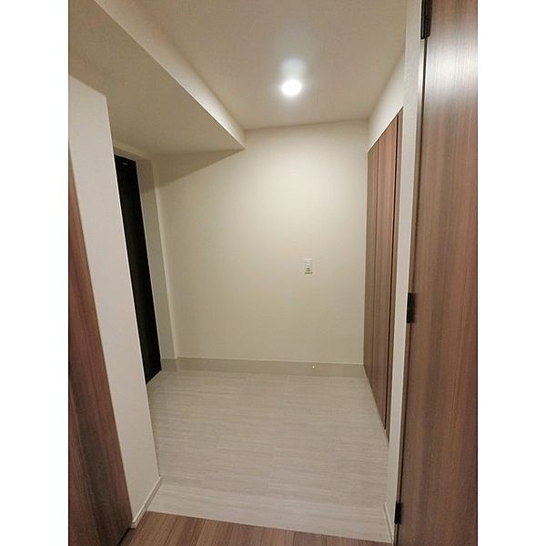 玄関　写真は同タイプ住居です。