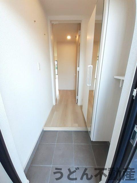 玄関　うどん県のお部屋探しはうどん不動産へ うどんちゃんとLINE