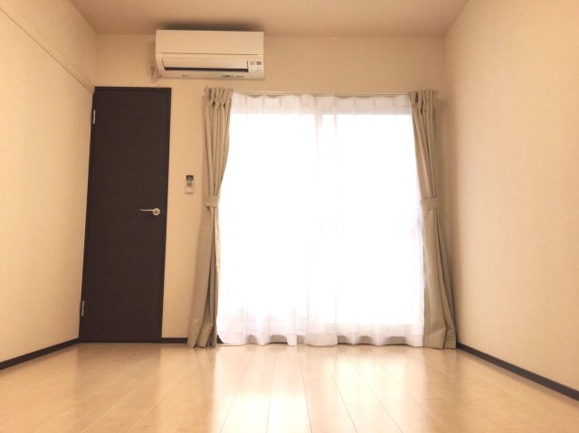 居室・リビング　日当たりの良いお部屋です！