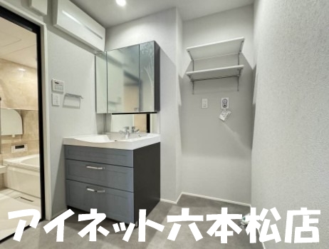 洗面設備　朝の支度はこちらでどうぞ