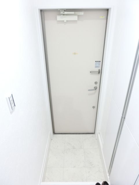 玄関　大きな下駄箱付きの玄関です！