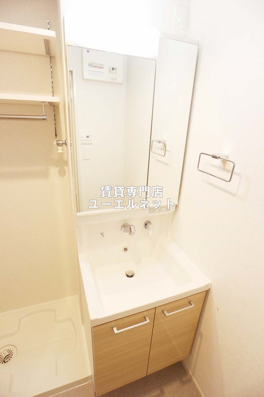 洗面設備　清潔感ある独立洗面台で毎日気持ちよく♪