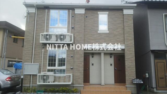 建物外観　１フロア２住戸◇エアコン２台や外部物置などの設備付き★