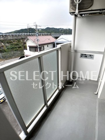 バルコニー　外からの目が気にならないバルコニーで洗濯物が干せます 同型タ