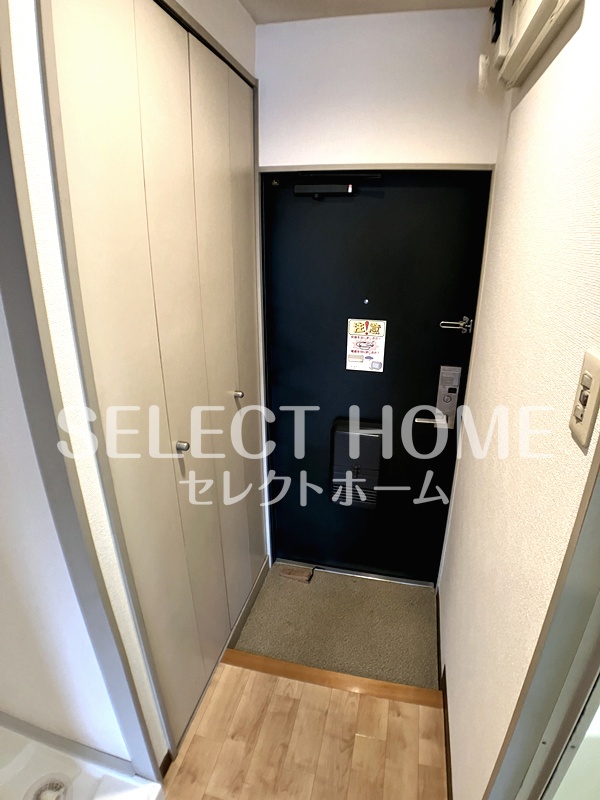 玄関　収納もある玄関です 同型タイプ