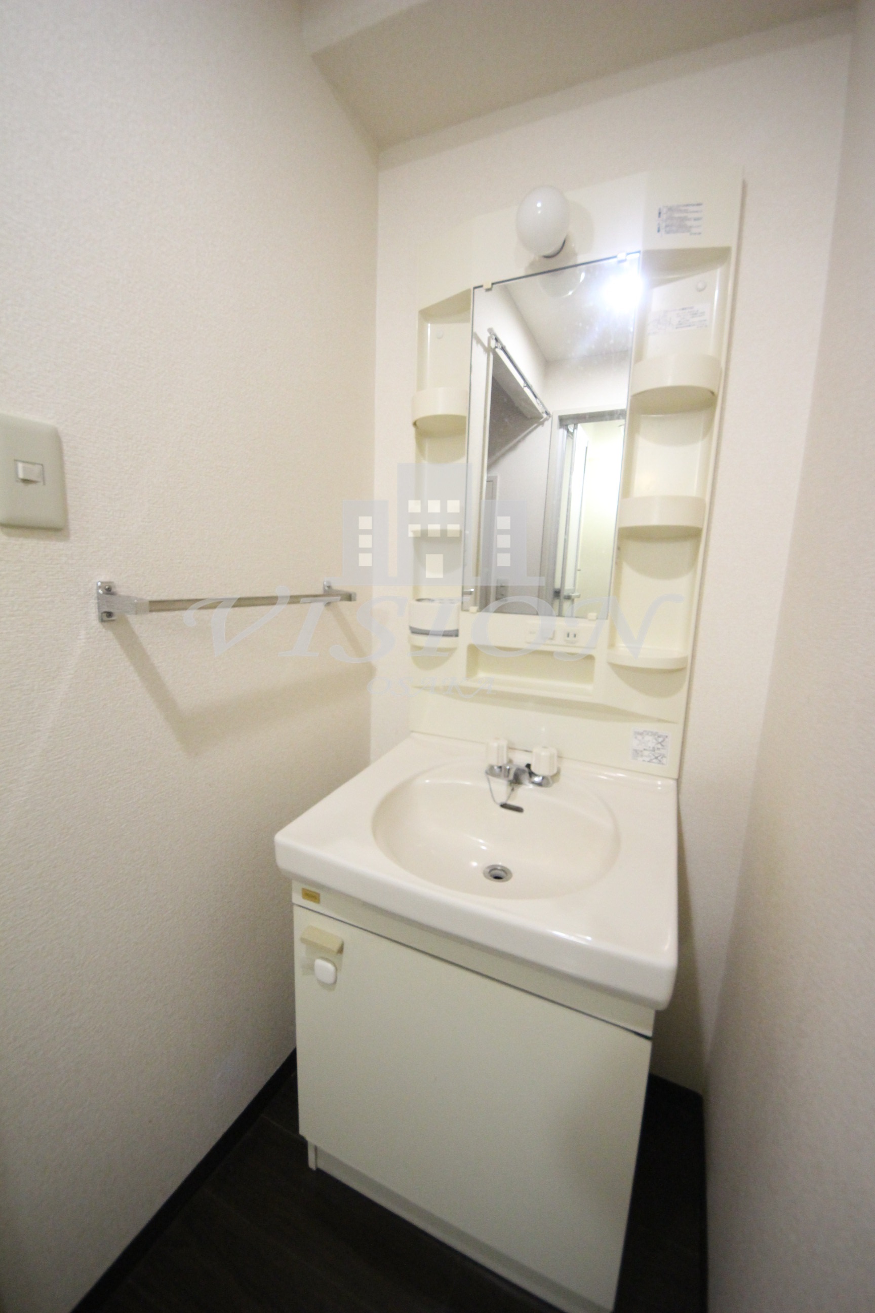 洗面設備　写真は別タイプのお部屋です。