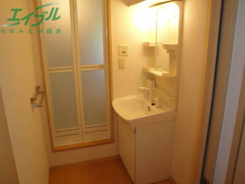 洗面設備　同型部屋写真です。