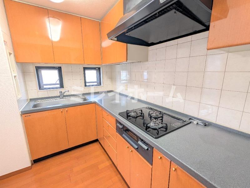 キッチン　同建物内、別のお部屋の参考写真になります。