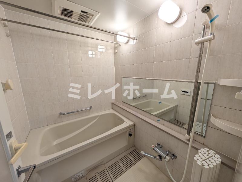バス・シャワールーム　同建物内、別のお部屋の参考写真になります。