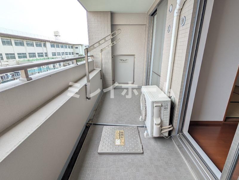 バルコニー　同建物内、別のお部屋の参考写真になります。