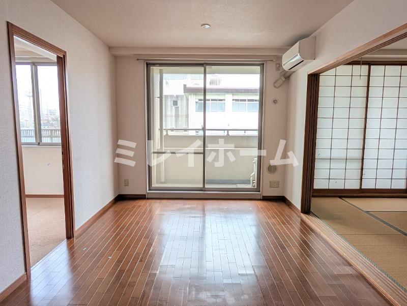 居室・リビング　同建物内、別のお部屋の参考写真になります。