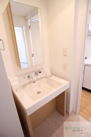 洗面設備　※同タイプの別のお部屋です