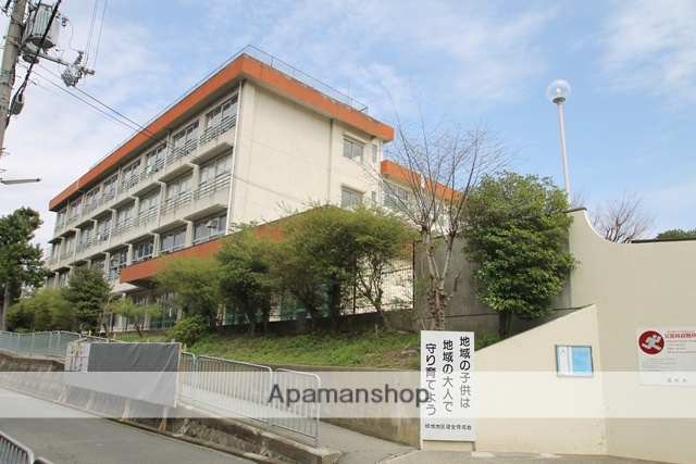 小学校　豊中市立小学校緑地小学校（小学校）まで3120m
