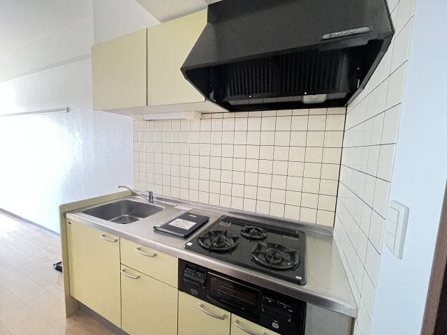 キッチン　同物件別部屋