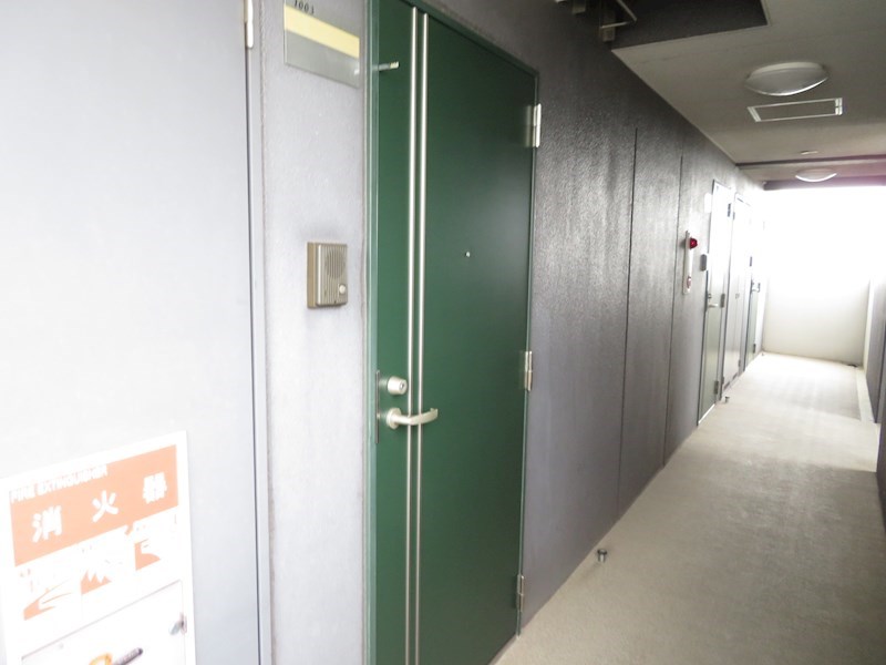 玄関　同物件別部屋