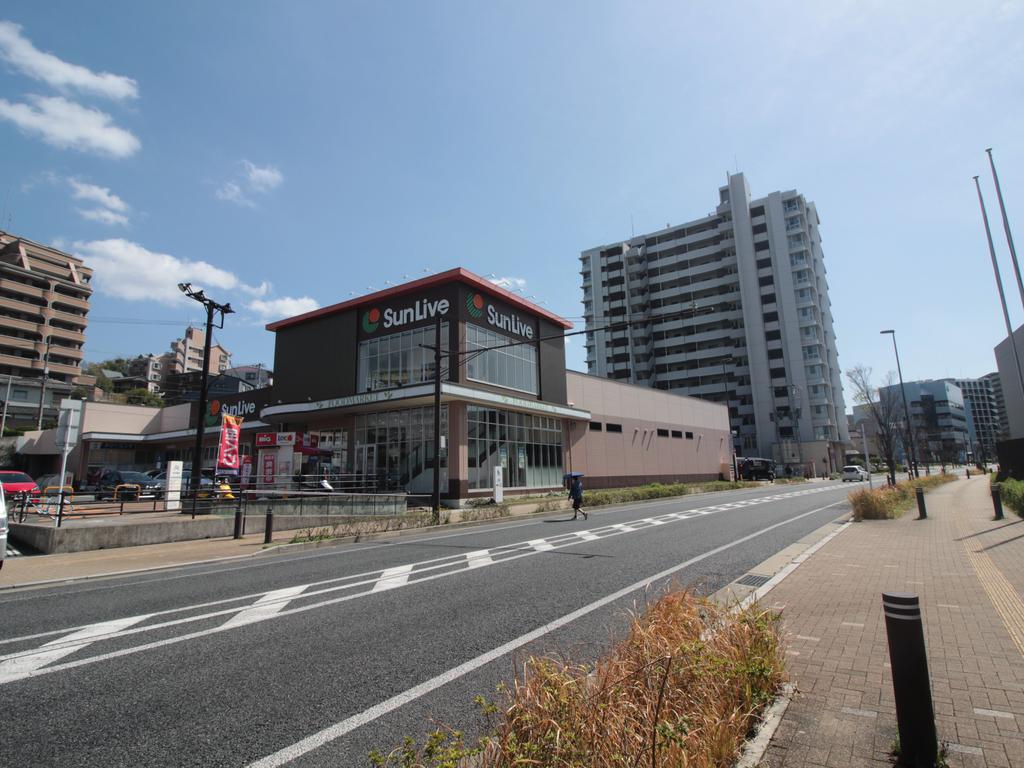 スーパー　サンリブ黒崎（スーパー）まで324m