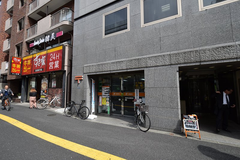 郵便局　新宿明治通郵便局（郵便局）まで484m