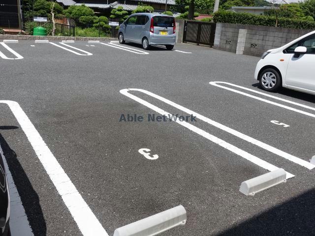 駐車場　駐車場