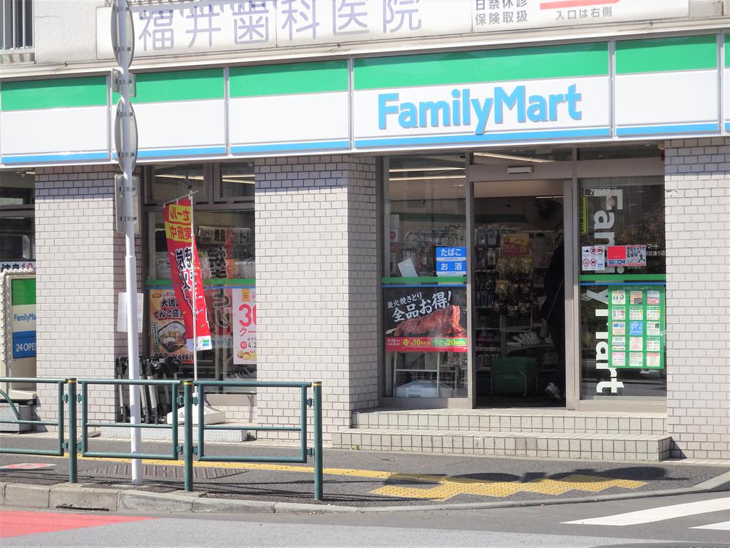 コンビニ　ファミリーマート（コンビニ）まで180m
