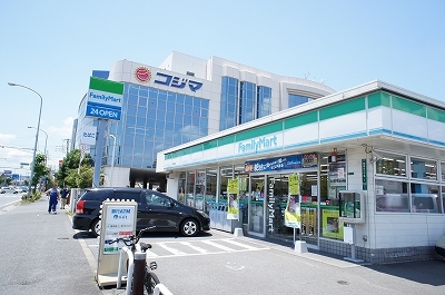コンビニ　ファミリーマート（コンビニ）まで450m