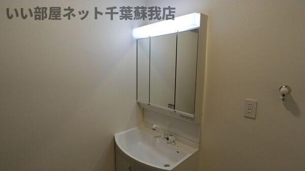 洗面設備　脱衣スペースもあります