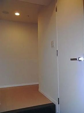 玄関　写真は同タイプ住居です。