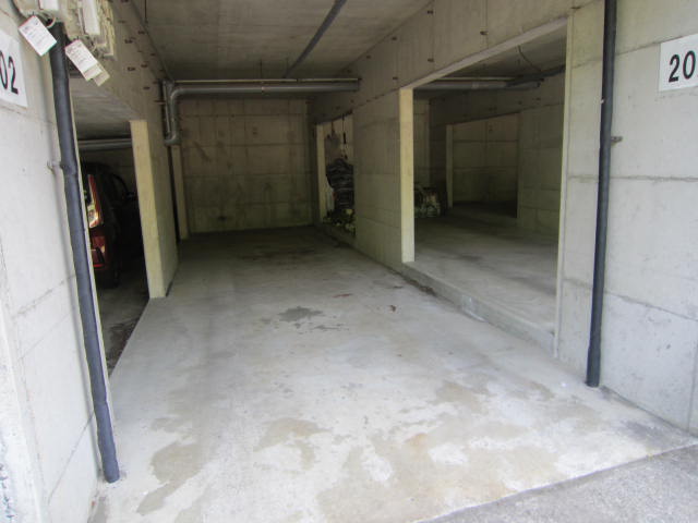 駐車場　車高・奥行要確認です。