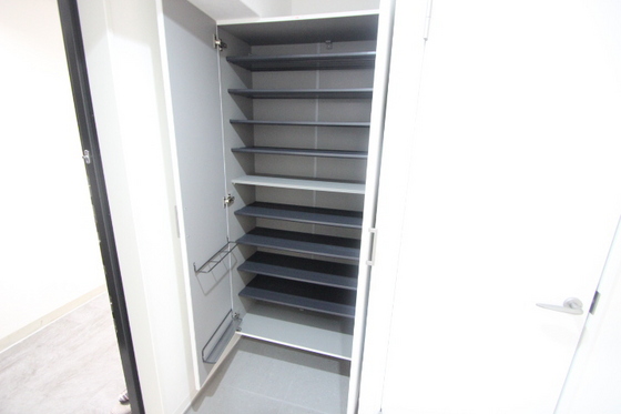 玄関　※別部屋の写真です