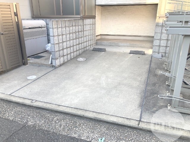 駐車場　敷地内駐車場