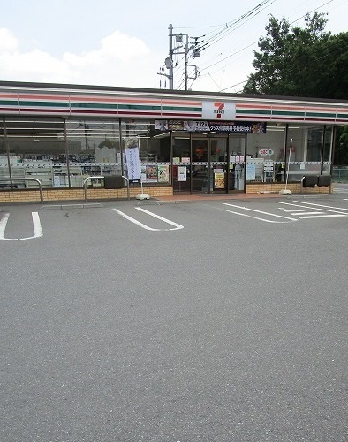 コンビニ　セブンイレブン（コンビニ）まで200m