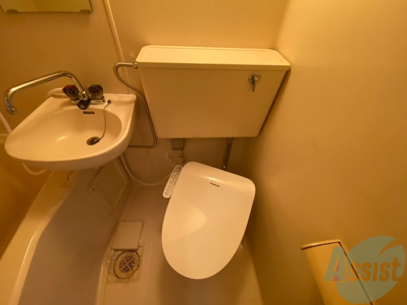 トイレ　トイレは温水洗浄便座で、とても快適にご利用いただけます。