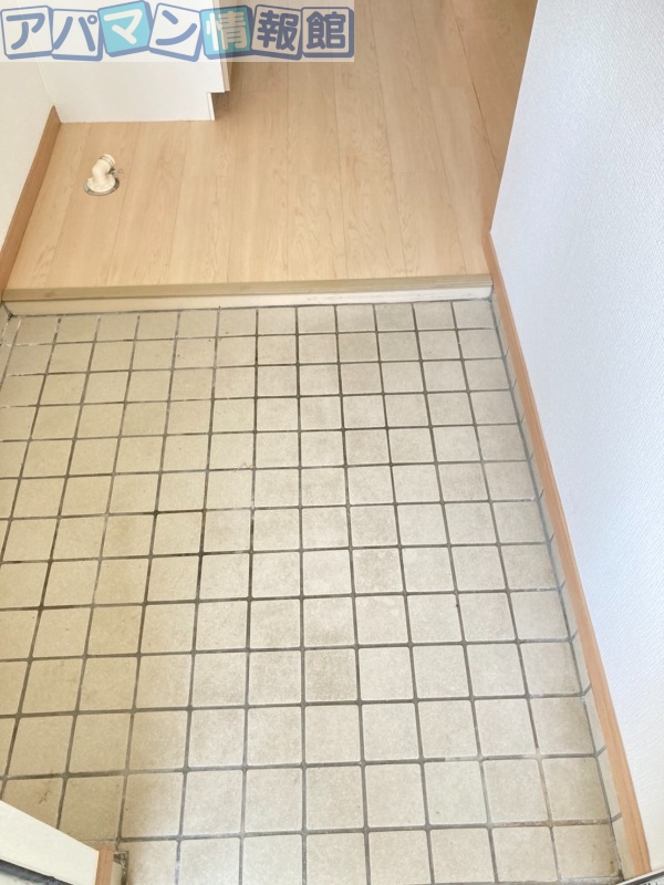 玄関　※別号室のお写真になります