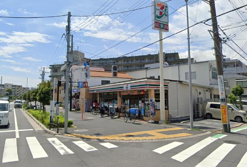 コンビニ　セブンイレブン（コンビニ）まで300m