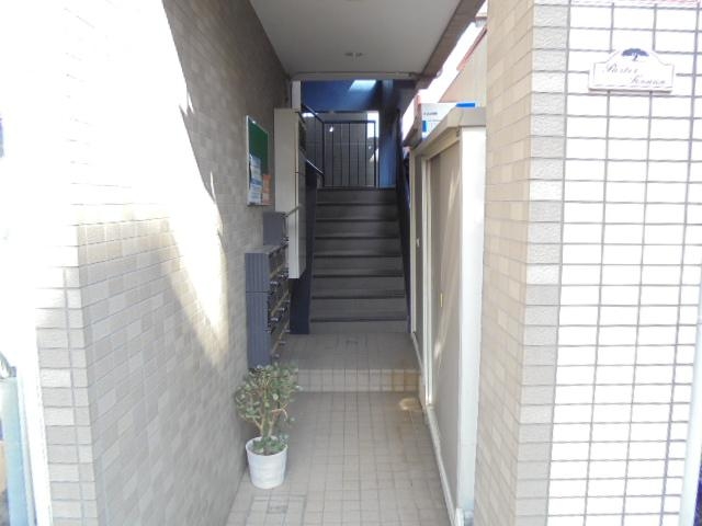 エントランス　こちらからお入りください