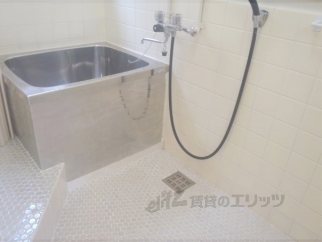 バス・シャワールーム　お風呂トイレ別です