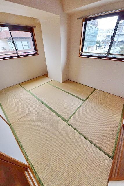 その他部屋・スペース　★二面採光6.1帖の和室です★